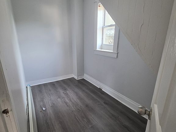 2nd image of 12 Edmund Pl #1