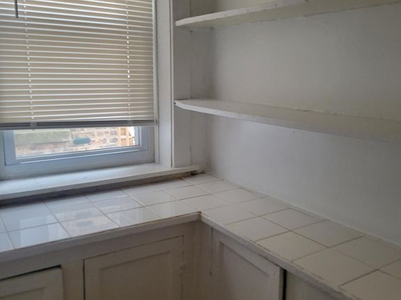 4th image of 5436 W Barry Ave #1