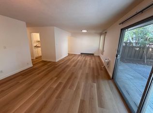 960 Oak Ln APT B, Menlo Park, CA 94025