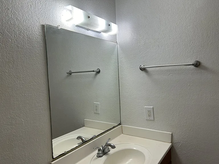100 4th St S #8 — Photo 9