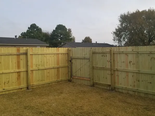 324 & 328 N Double Springs Rd, Farmington, AR 72730