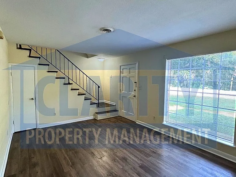 322 20th St NE — Photo 5