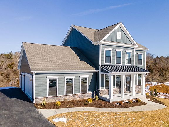 2nd image of 810 Jefferson Cir NW
