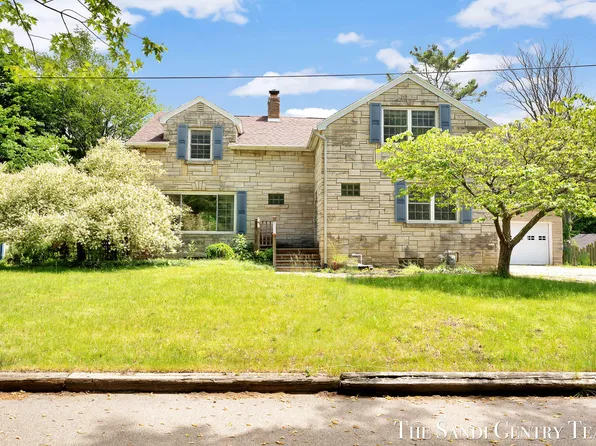 15008 Lakeshore Dr, Grand Haven, MI 49417