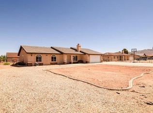 22700 Powhatan Rd, Apple Valley, CA 92308