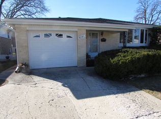 8541 W Roseview Dr, Niles, IL 60714