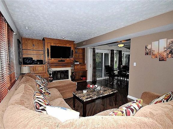 3rd image of 7300 Creekwood Dr #3A