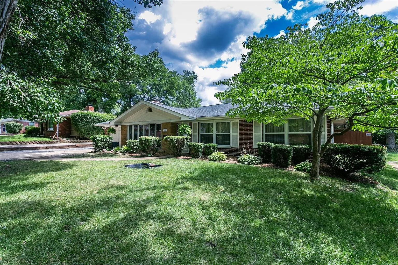 916 Express Dr photo 1