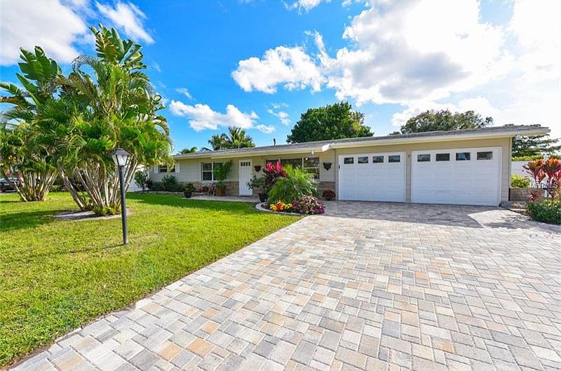 1st image of 2220 Siesta Dr