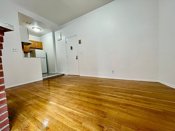 3rd image of 128 Charles St APT 2