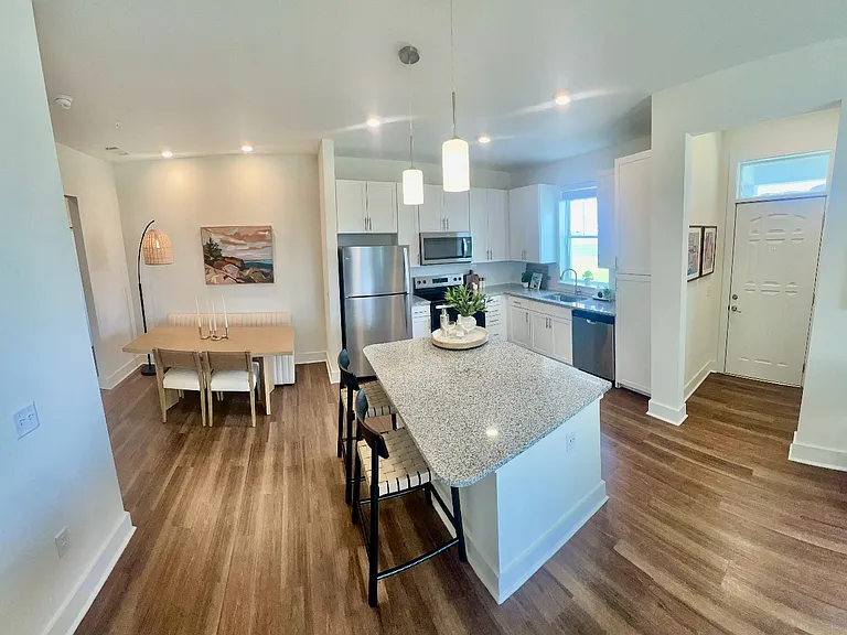 Hickory Cottages Apartment Homes — Photo 8