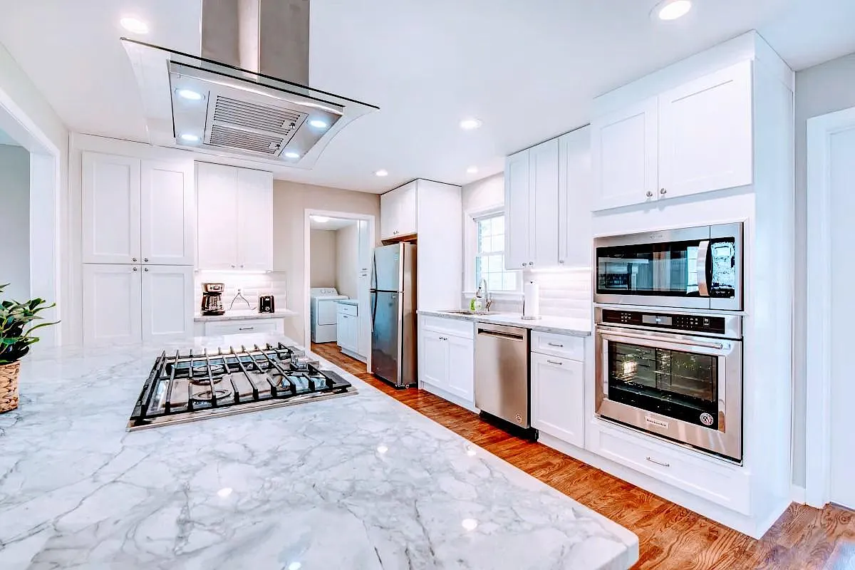 3 bed, 3000 sqft, $3,000 — Photo 2