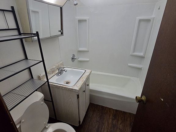 4th image of 5360 Chelsea Rd #1