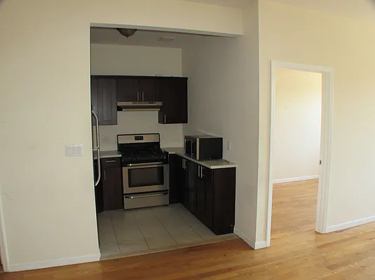 Rented by Premier Metro Realty Corp | media 17