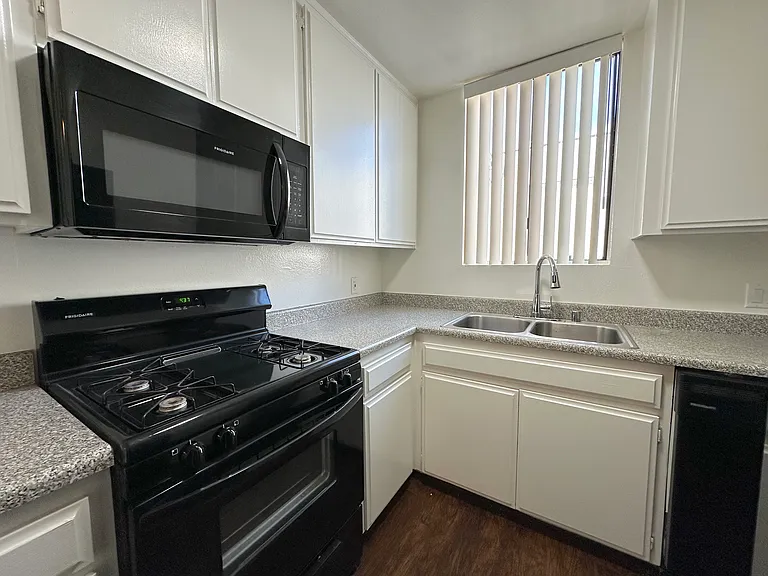 4222 Tujunga Ave #202 — Photo 14