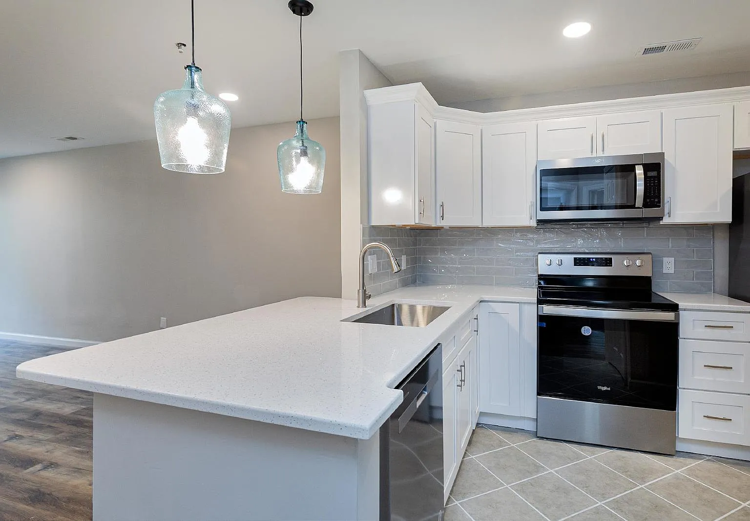 2 bed, 2.0 bath, 1090 sqft, $1,400 — Photo 3