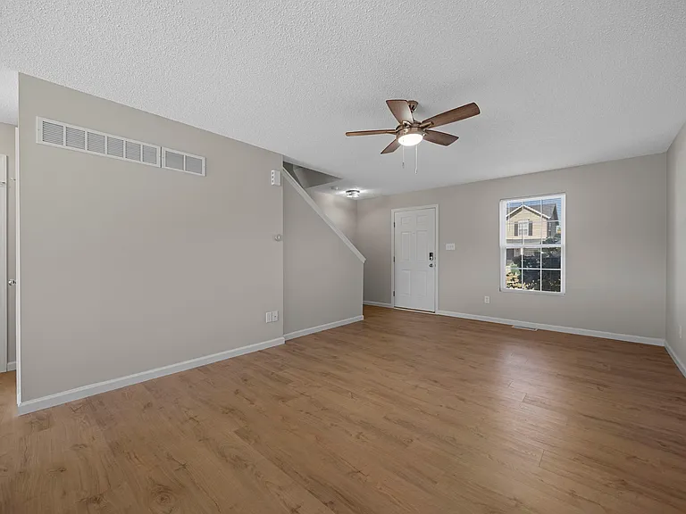 1012 Chesterfield Dr — Photo 4
