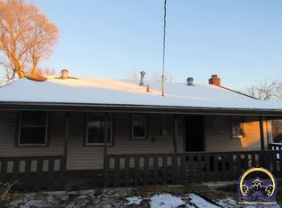 6041 NW Rochester Rd, Topeka, KS 66617