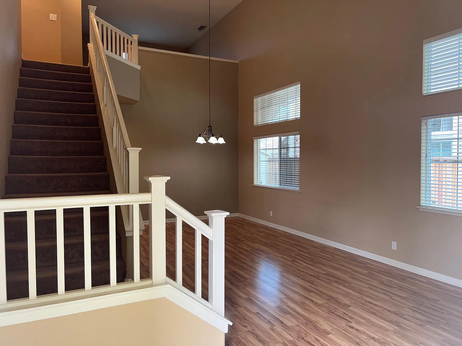 3 bed, 2100 sqft, $3,595 — Photo 3