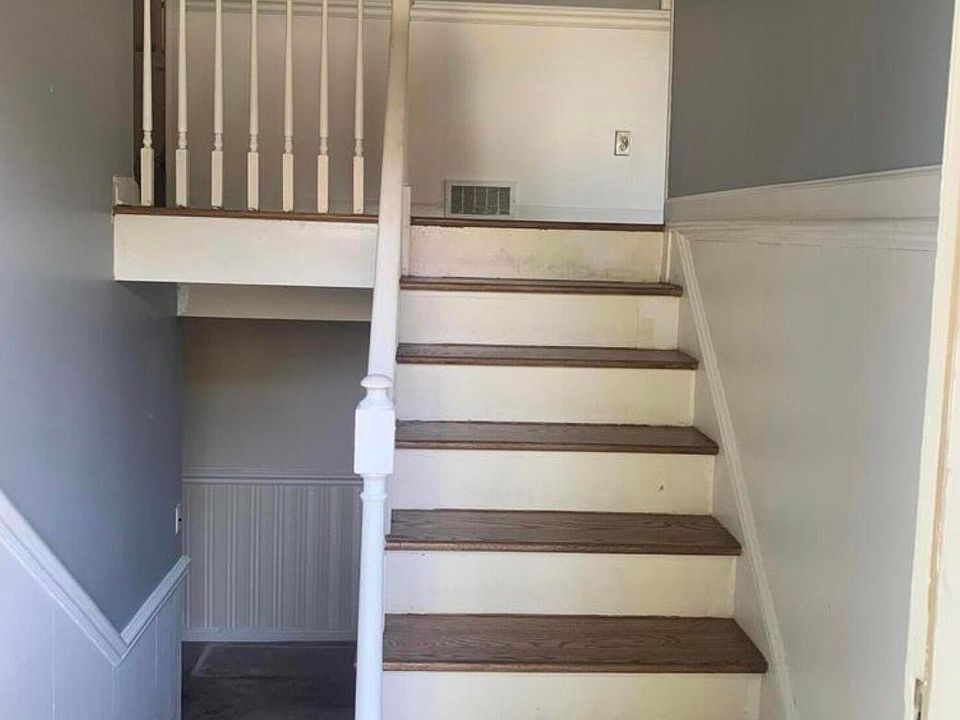 1st image of 27 Wayside Dr