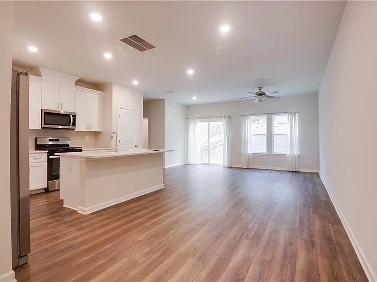 116 Cedar Ln — Photo 2