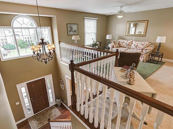 4th image of 8422 Greenside Dr
