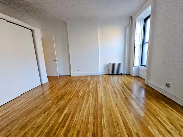 222 Union Street image 9 of 19