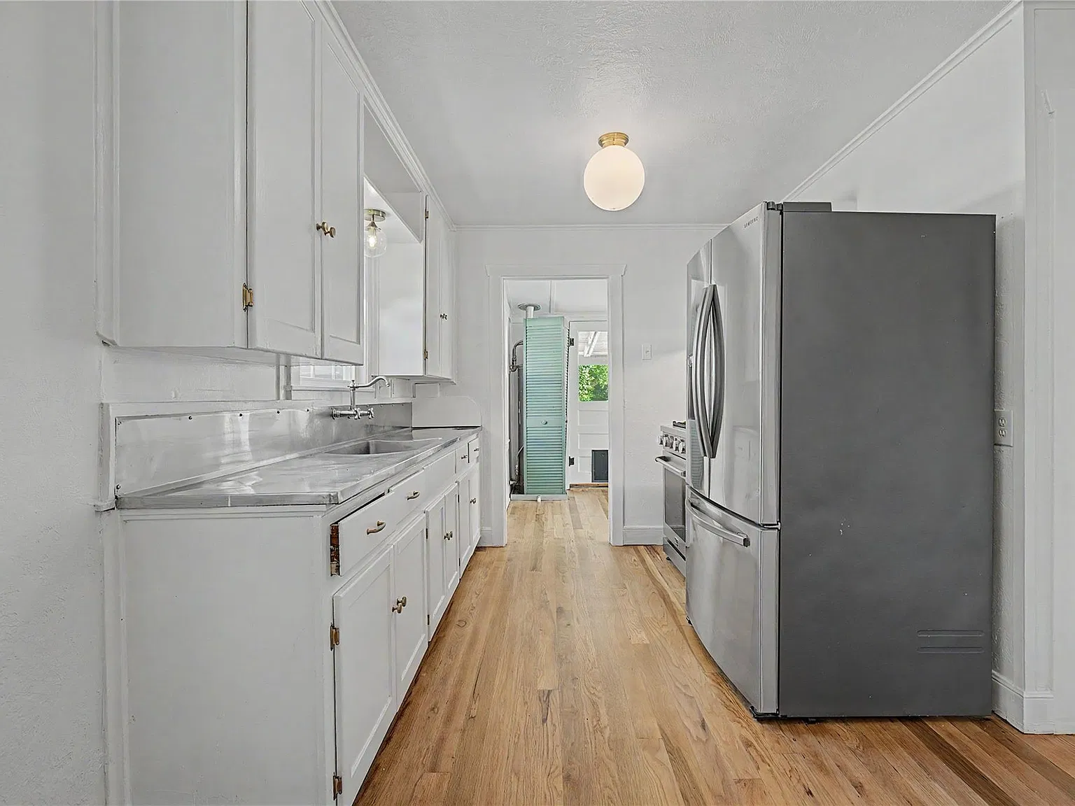 2 bed, 1.0 bath, 720 sqft, $1,500 — Photo 4