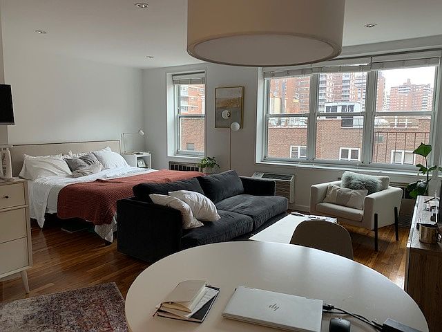 1st image of 320 W 30th St APT 6L
