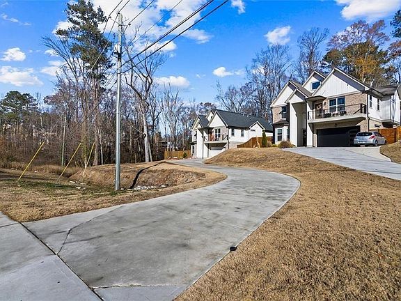 2nd image of 658 Rockbridge Rd