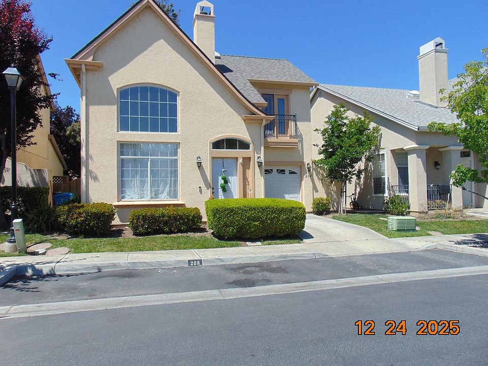 1st image of 208 Holland Cir