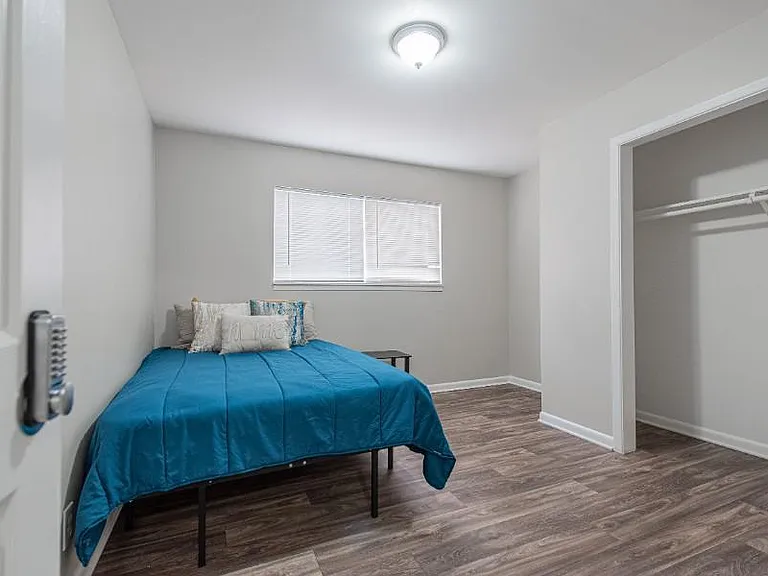 Canaan Dr SE — Photo 4