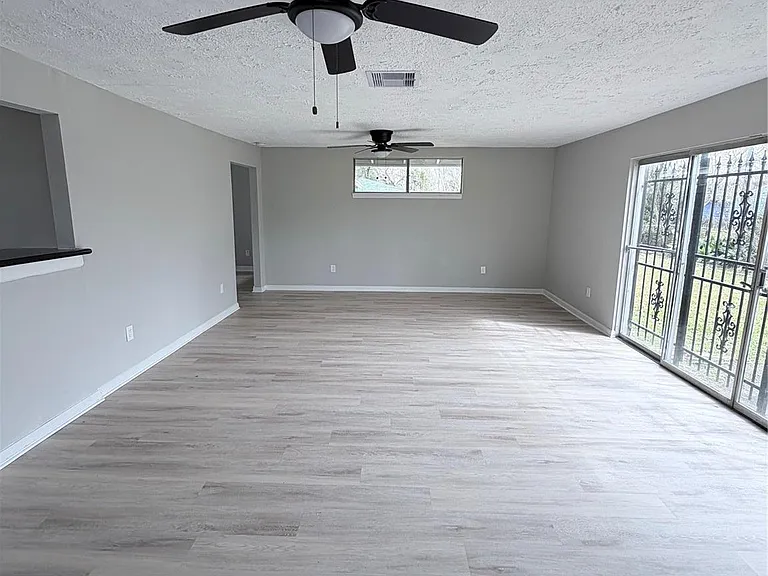 5902 Willow Glen Dr — Photo 15