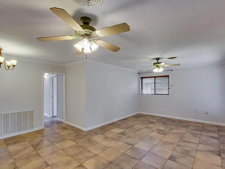 558 Ashlawn Dr — Photo 6