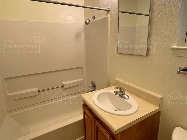 702 McClellan St — Photo 4