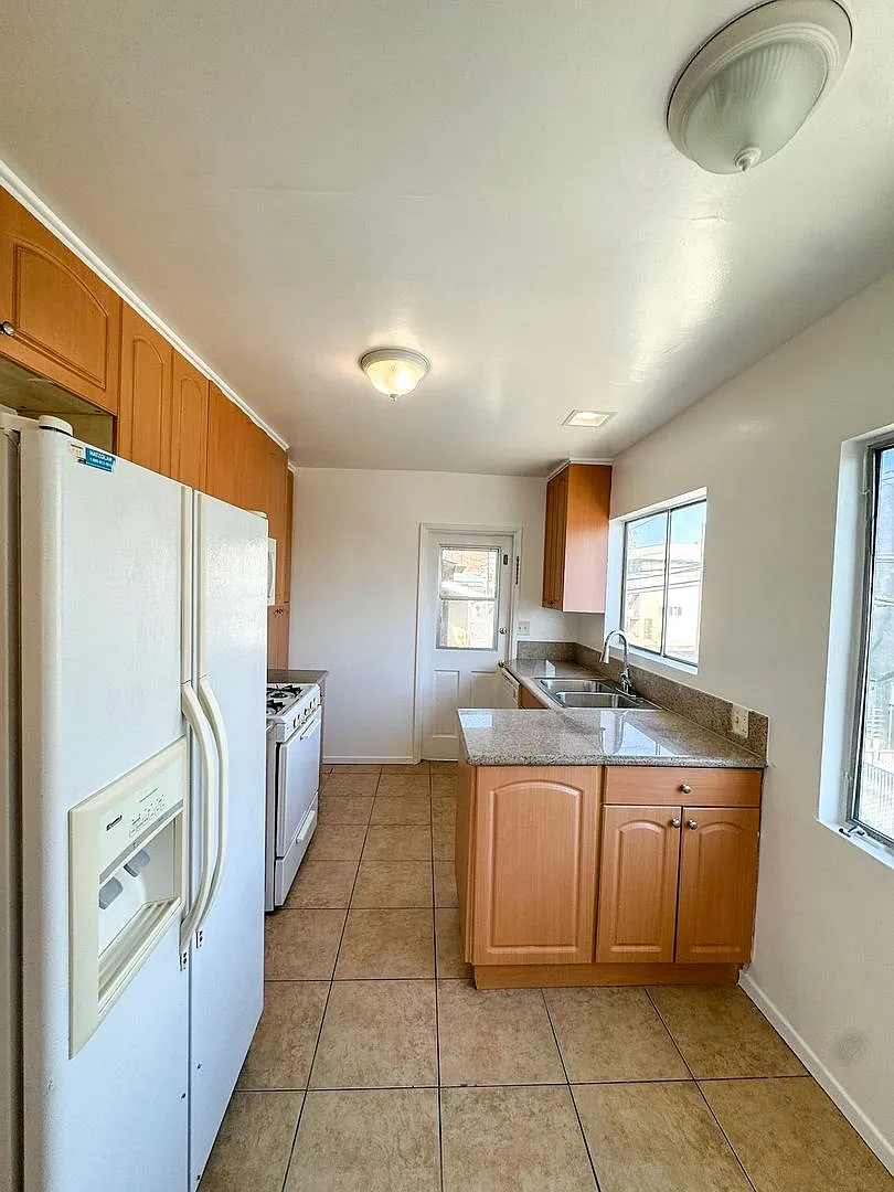 1416 Reeves St. — Photo 4