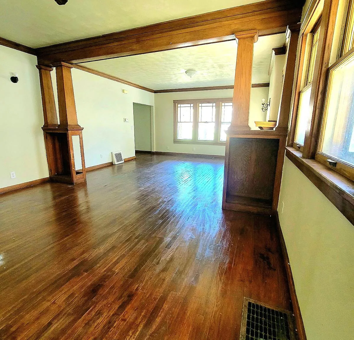1700 W Smith — Photo 3