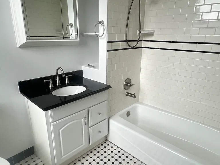 716 Washington St #2 — Photo 9
