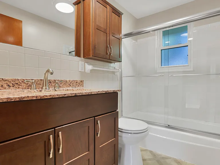 288 N Franklin St — Photo 8