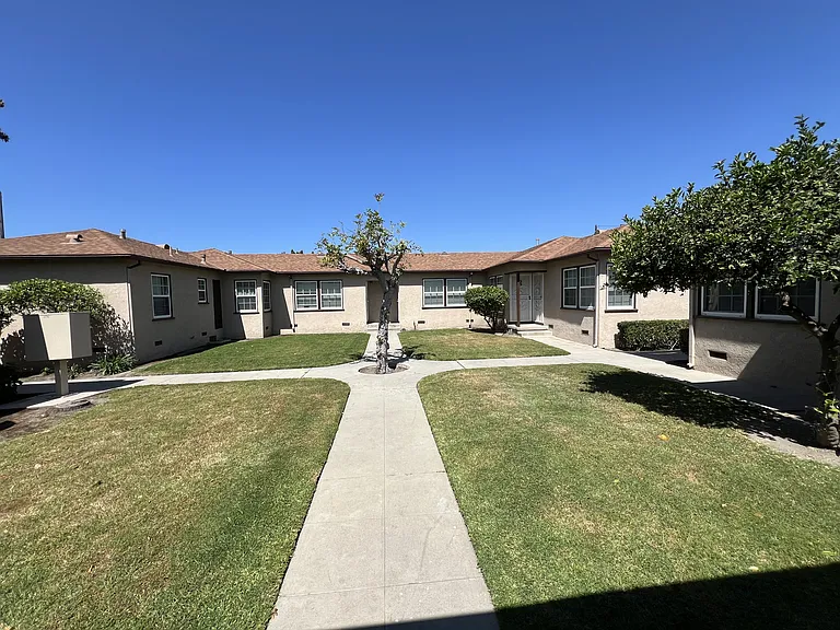3355 Independence Aveunit #3355D — Photo 7