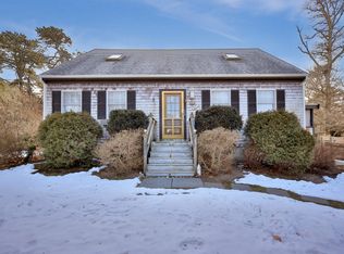 54 Columbian Ave, Oak Bluffs, MA 02557