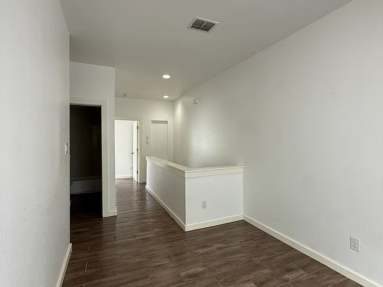 913 Ogden St — Photo 14