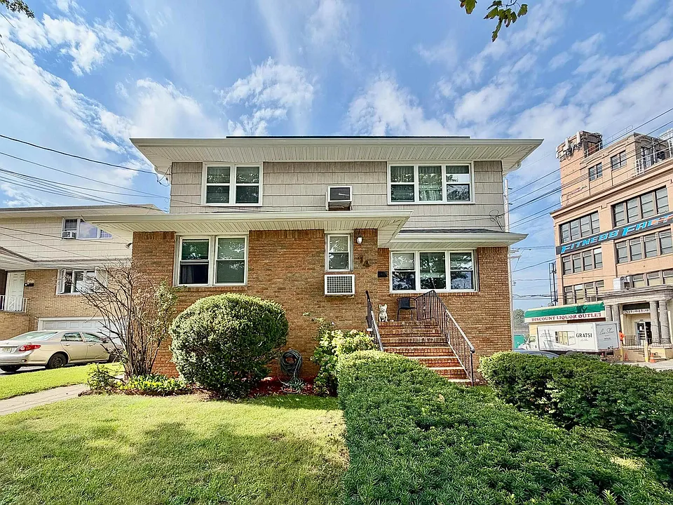 74 W Columbia Ave #3