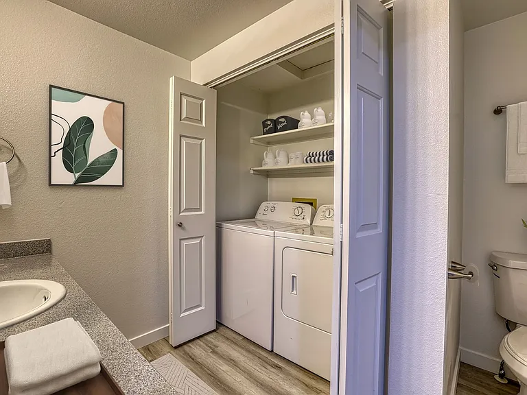 The Pines Apartments — Photo 24