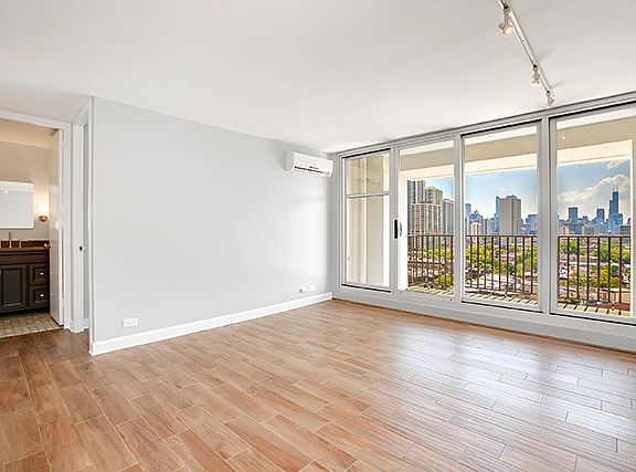3rd image of 1960 N Lincoln Park West Ave #1208