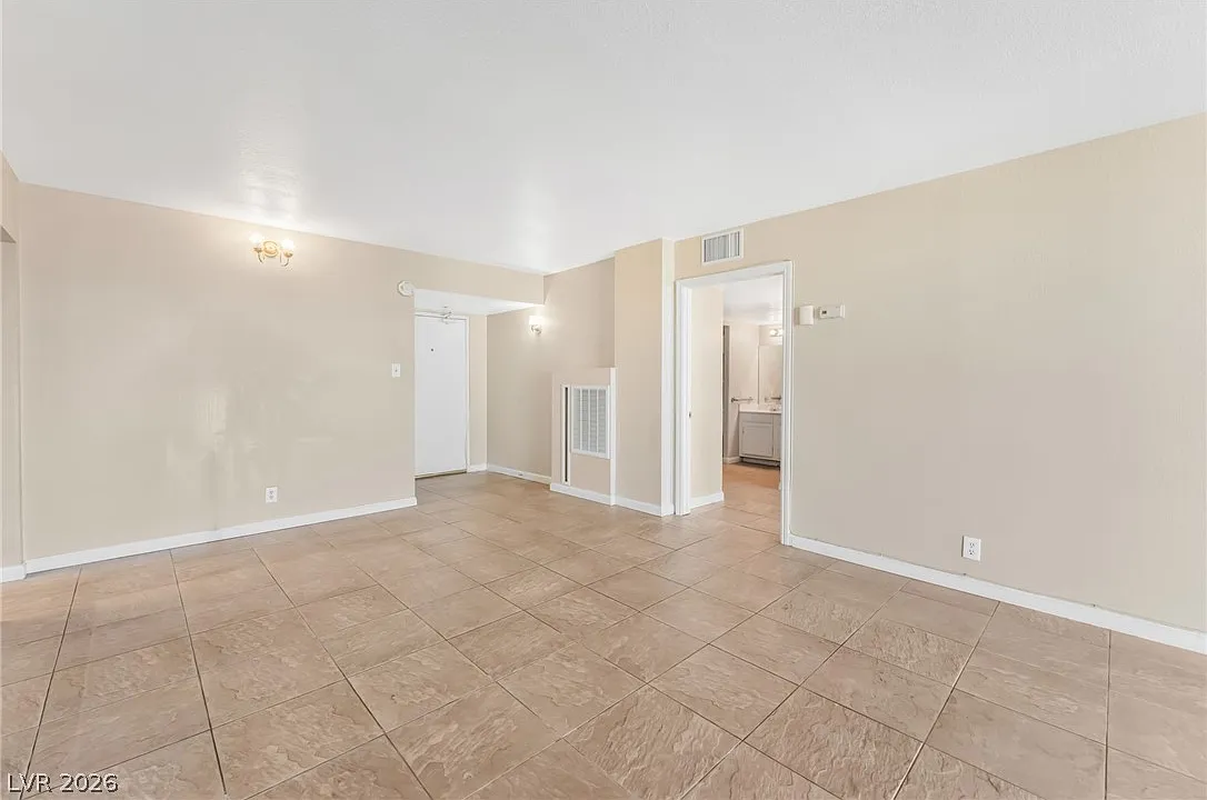 3 bed, 2.0 bath, 1647 sqft, $2,599 — Photo 3