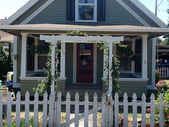2nd image of 204 E Blakely Ave