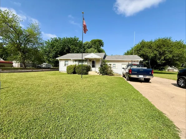 601 N 9th St, Tonkawa, OK 74653