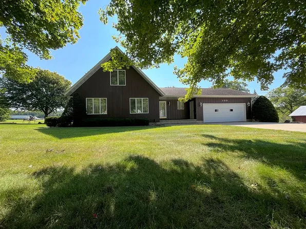 108 College St NE, Hopkinton, IA 52237