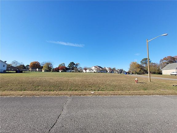 3rd image of 305 Vaughans Ln